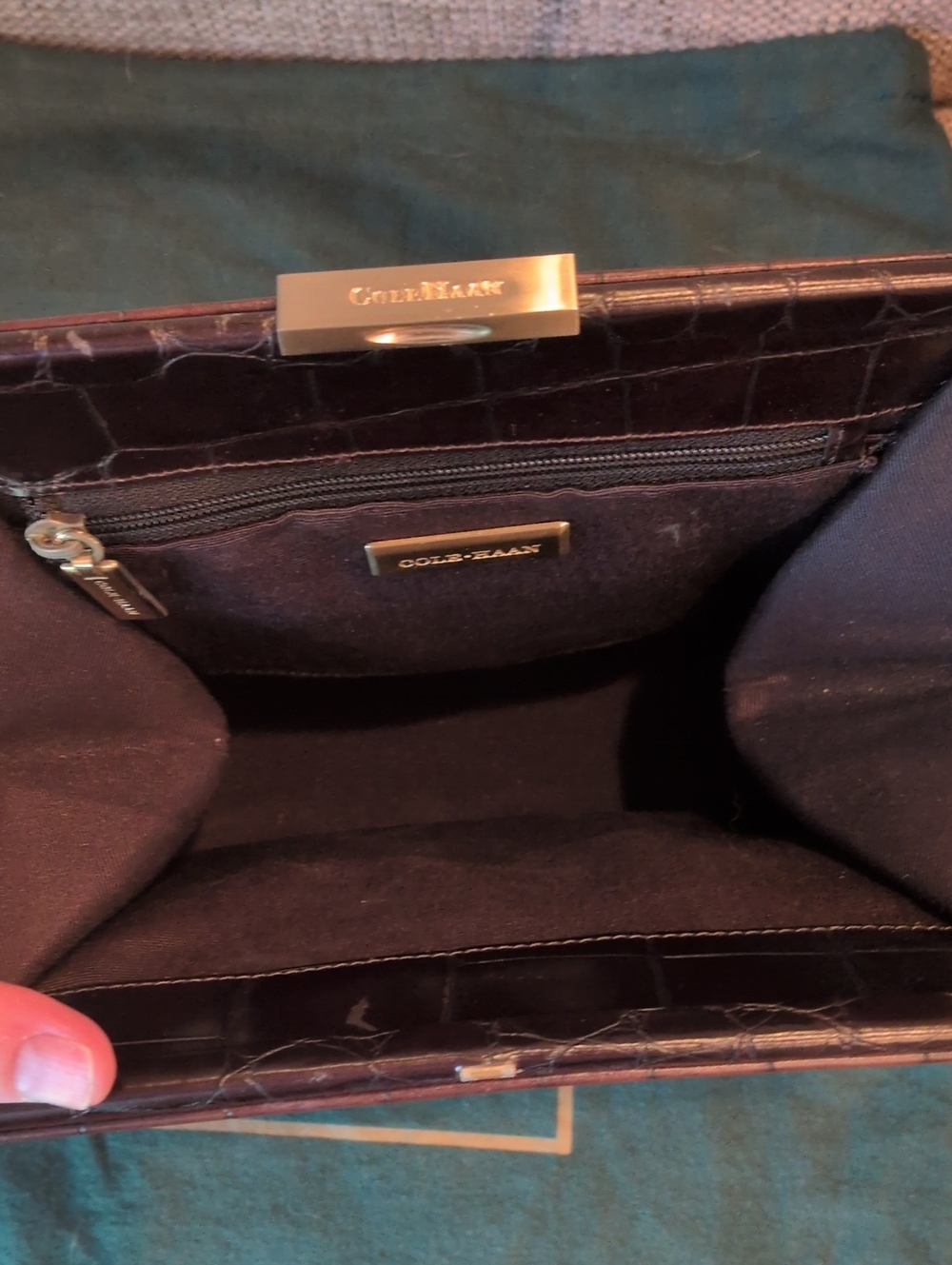 Vintage Cole Haan Chocolate Brown Croc-Embossed Leather Framed Handbag - Picture 6 of 10